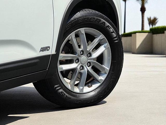 Photo of 2014 Snow White Pearl Kia Sorento