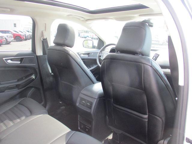 Photo of 2022 Oxford White Ford Edge