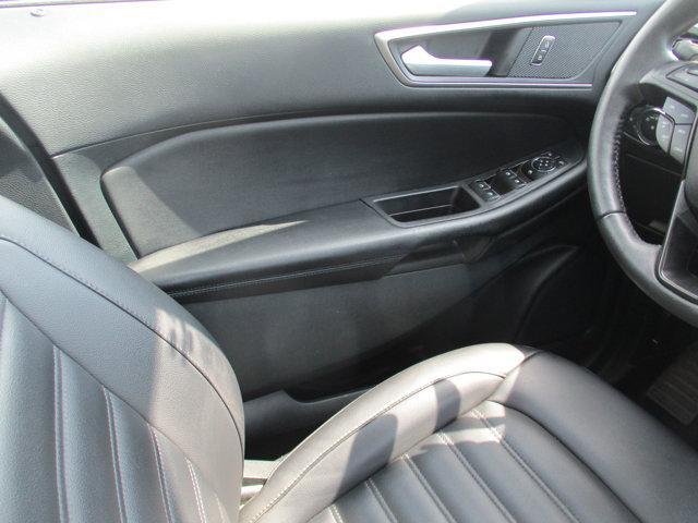 Photo of 2022 Oxford White Ford Edge