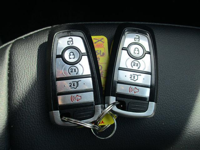 Photo of 2022 Oxford White Ford Edge