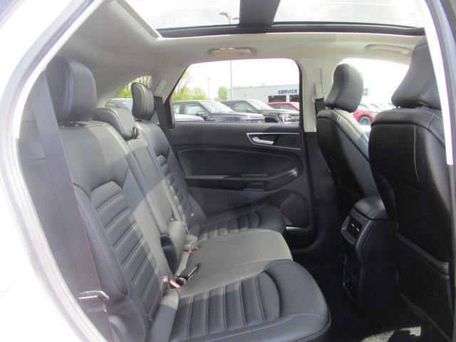 Photo of 2022 Oxford White Ford Edge