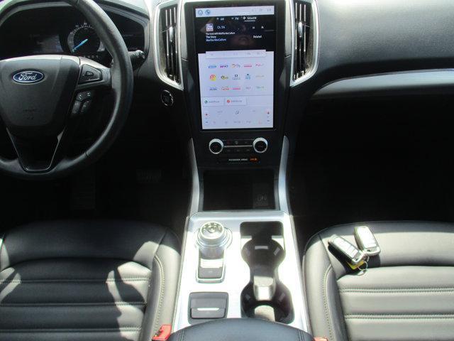 Photo of 2022 Oxford White Ford Edge