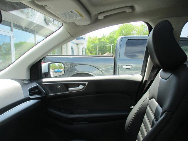 Photo of 2022 Oxford White Ford Edge