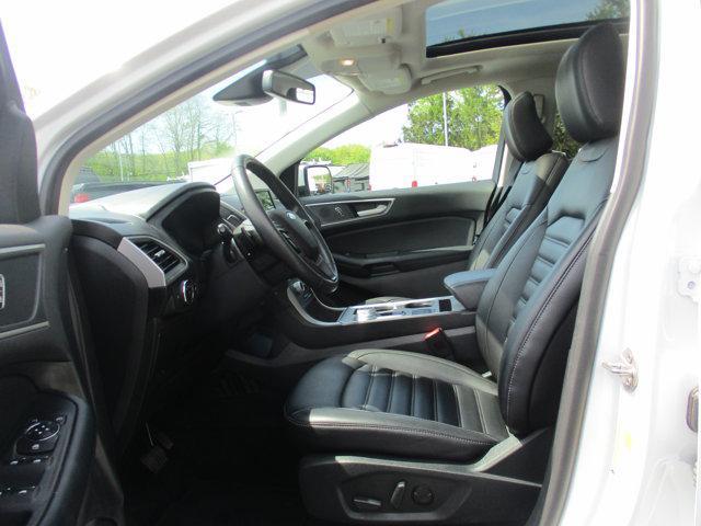 Photo of 2022 Oxford White Ford Edge