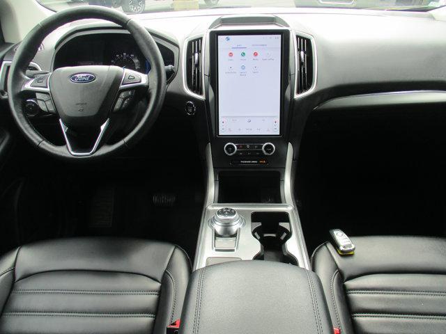 Photo of 2022 Forged Green Metallic Ford Edge