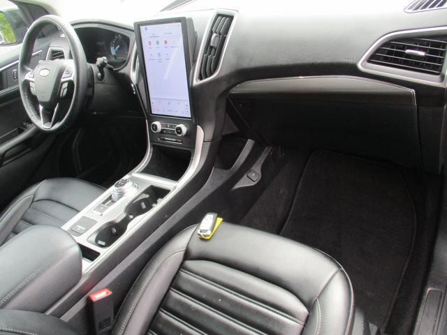 Photo of 2022 Forged Green Metallic Ford Edge