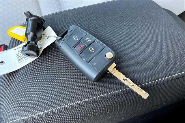 Photo of 2020 Silk Blue Metallic Volkswagen Tiguan