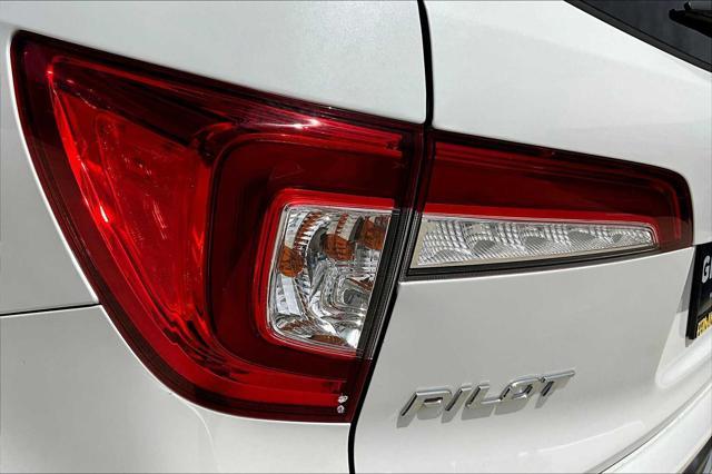 Photo of 2021 Platinum White Pearl Honda Pilot