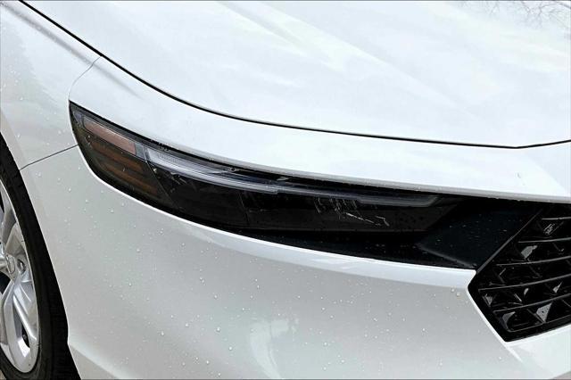 Photo of 2025 Platinum White Pearl Honda Accord