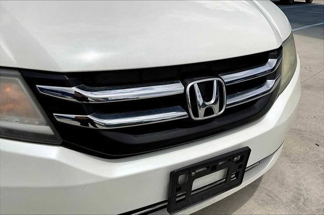 Photo of 2015 White Diamond Pearl Honda Odyssey