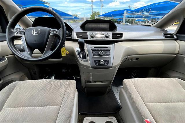 Photo of 2015 White Diamond Pearl Honda Odyssey