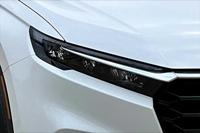 Photo of 2025 Platinum White Pearl Honda CR-V