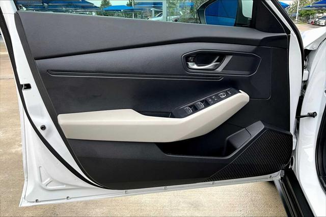 Photo of 2025 Platinum White Pearl Honda Accord