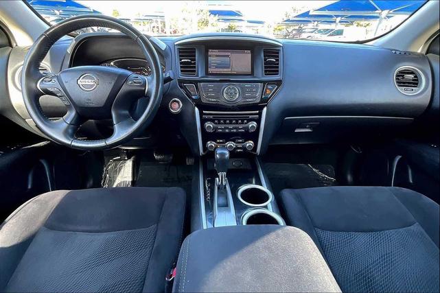 Photo of 2015 Midnight Jade Nissan Pathfinder