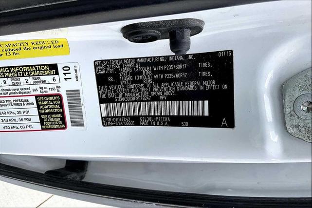 Photo of 2015 Super White Toyota Sienna