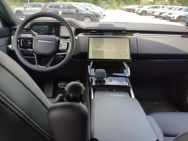 Photo of 2025 Fuji White Land Rover Range Rover Sport