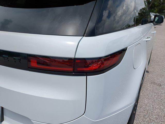 Photo of 2025 Fuji White Land Rover Range Rover Sport