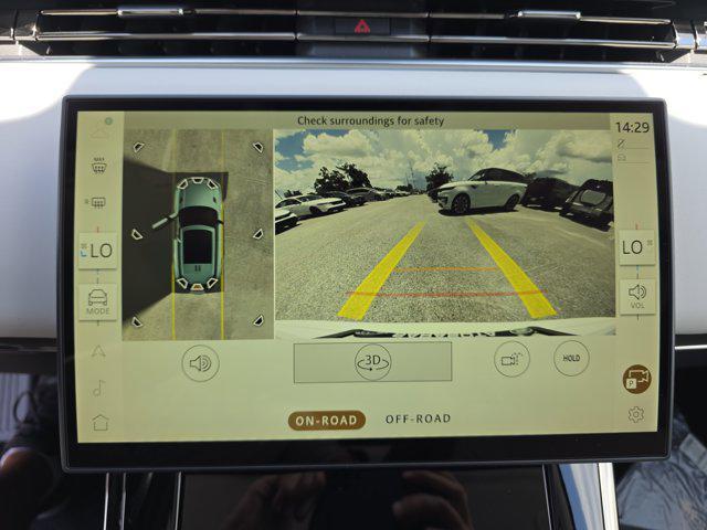 Photo of 2025 Fuji White Land Rover Range Rover Sport
