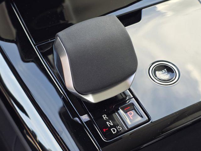 Photo of 2025 Fuji White Land Rover Range Rover Sport