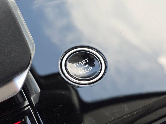 Photo of 2025 Fuji White Land Rover Range Rover Sport