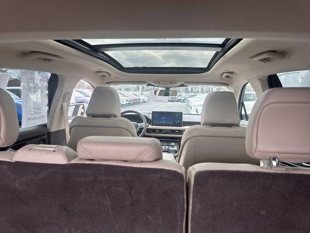 Photo of 2022 Silver Radiance Metallic Lincoln Nautilus