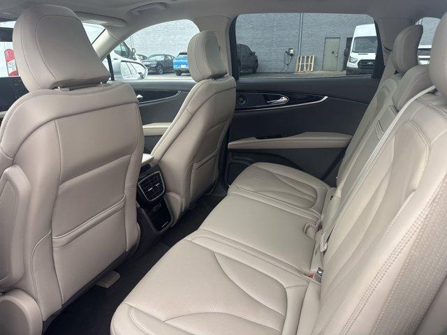 Photo of 2022 Silver Radiance Metallic Lincoln Nautilus