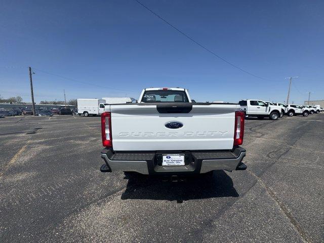 Photo of 2025 Oxford White Ford F-350