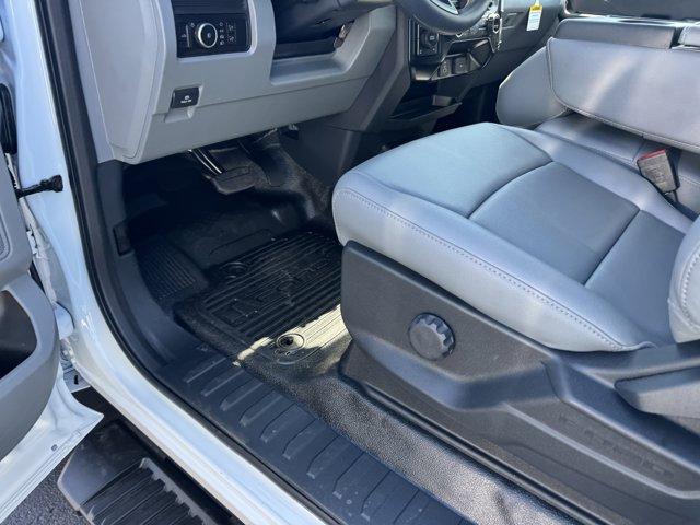 Photo of 2026 Oxford White Ford F-250