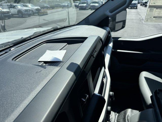 Photo of 2026 Oxford White Ford F-250