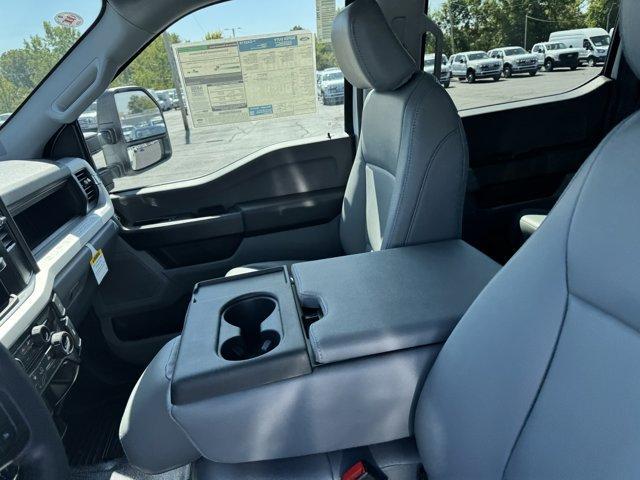 Photo of 2026 Oxford White Ford F-250