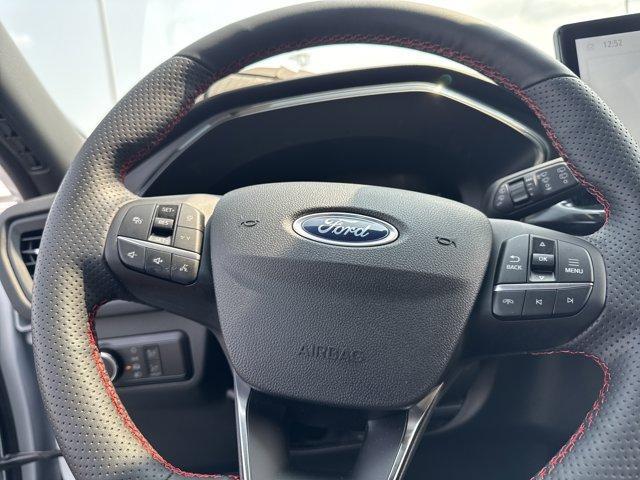Photo of 2023 Oxford White Ford Escape