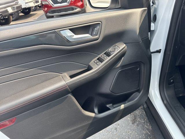 Photo of 2023 Oxford White Ford Escape