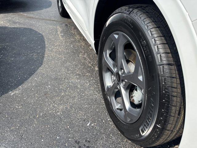 Photo of 2023 Oxford White Ford Escape