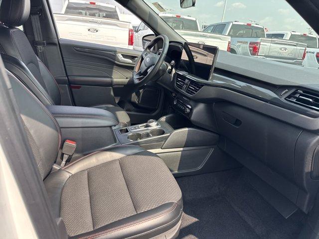 Photo of 2023 Oxford White Ford Escape