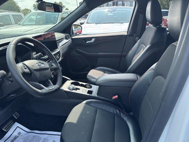 Photo of 2023 Oxford White Ford Escape