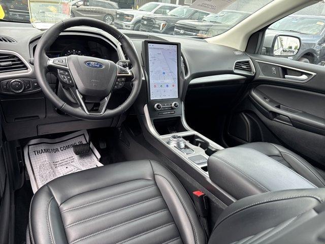 Photo of 2024 Iconic Silver Ford Edge