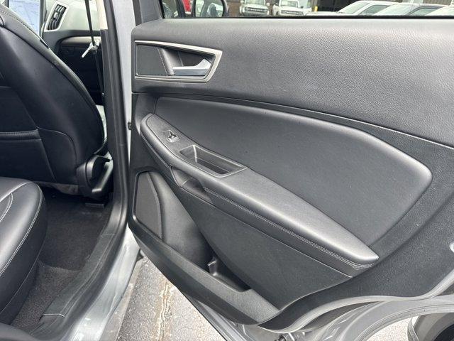 Photo of 2024 Iconic Silver Ford Edge