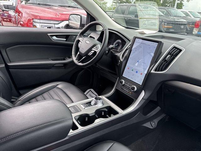 Photo of 2024 Iconic Silver Ford Edge