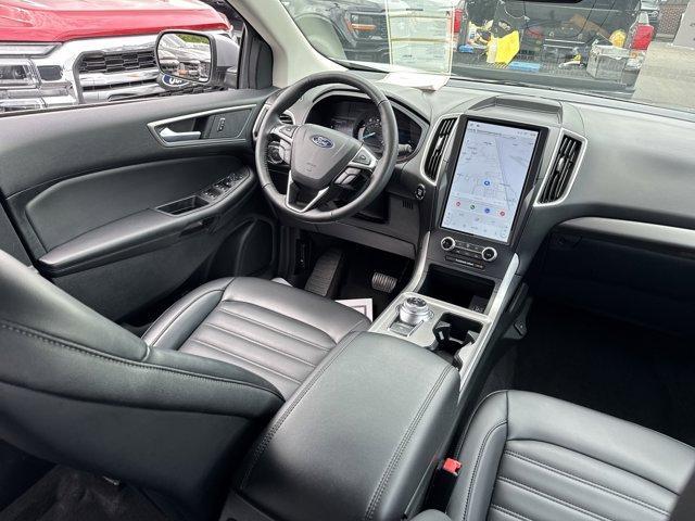 Photo of 2024 Iconic Silver Ford Edge