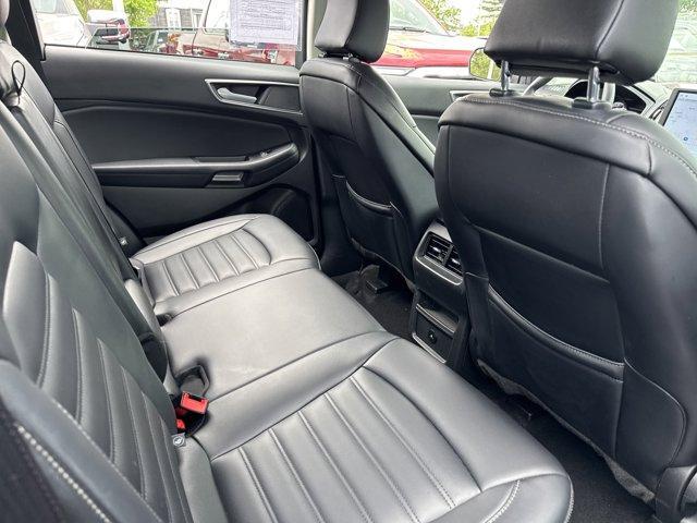 Photo of 2024 Iconic Silver Ford Edge