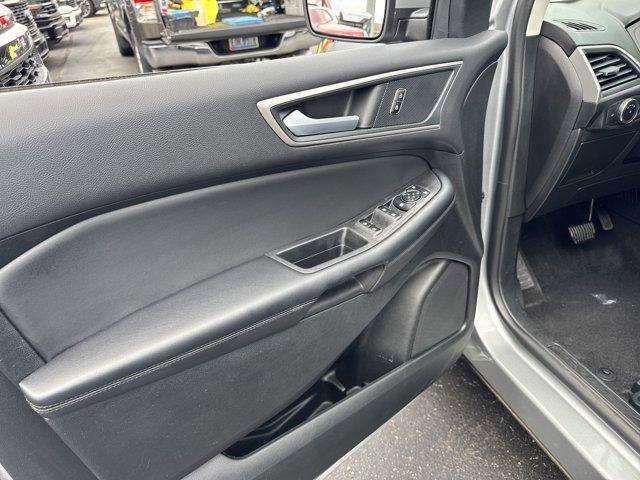 Photo of 2024 Iconic Silver Ford Edge