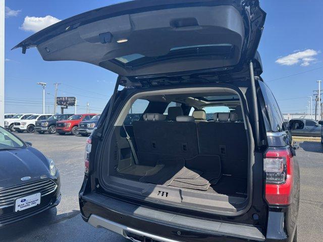 Photo of 2021 Agate Black Metallic Ford Expedition