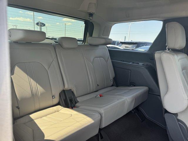 Photo of 2021 Agate Black Metallic Ford Expedition