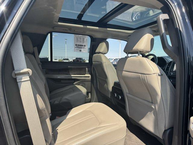 Photo of 2021 Agate Black Metallic Ford Expedition