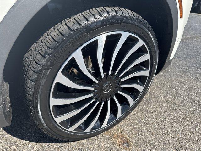 Photo of 2022 Pristine White Lincoln Nautilus