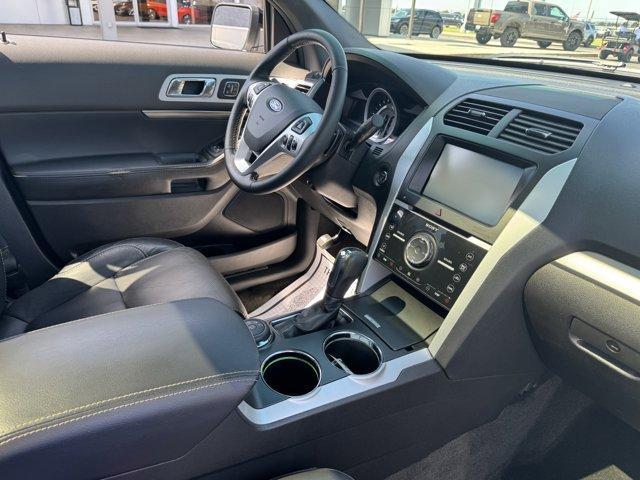 Photo of 2014 Ingot Silver Metallic Ford Explorer