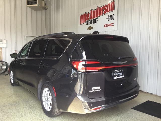 Photo of 2022 Brilliant Black Crystal Pearlcoat Chrysler Pacifica