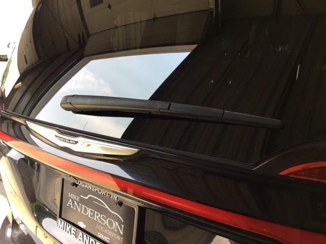 Photo of 2022 Brilliant Black Crystal Pearlcoat Chrysler Pacifica