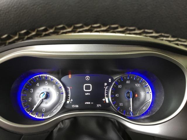 Photo of 2022 Brilliant Black Crystal Pearlcoat Chrysler Pacifica