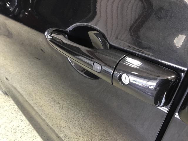 Photo of 2022 Brilliant Black Crystal Pearlcoat Chrysler Pacifica